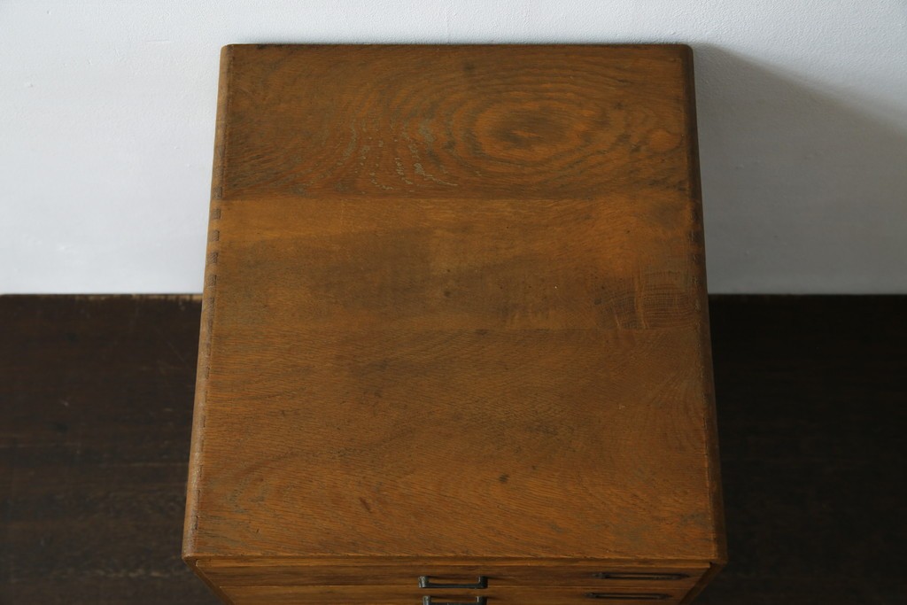 和製アンティーク　ナラ材　趣のある佇まいが魅力的な五段小引き出し　(R-078491)