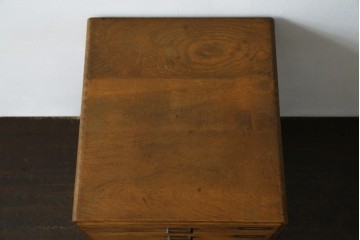 和製アンティーク　ナラ材　趣のある佇まいが魅力的な五段小引き出し　(R-078491)