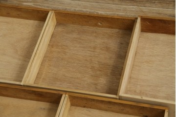 和製アンティーク　ナラ材　趣のある佇まいが魅力的な五段小引き出し　(R-078491)