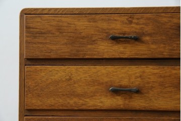 和製アンティーク　ナラ材　趣のある佇まいが魅力的な五段小引き出し　(R-078491)