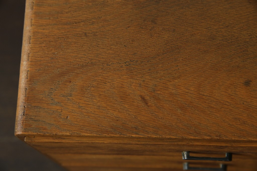 和製アンティーク　ナラ材　趣のある佇まいが魅力的な五段小引き出し　(R-078491)