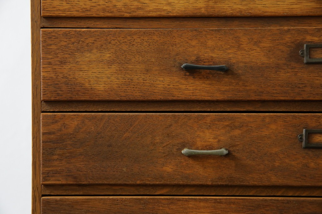 和製アンティーク　ナラ材　趣のある佇まいが魅力的な五段小引き出し　(R-078491)