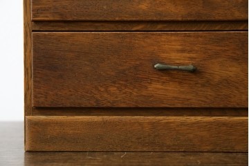 和製アンティーク　ナラ材　趣のある佇まいが魅力的な五段小引き出し　(R-078491)