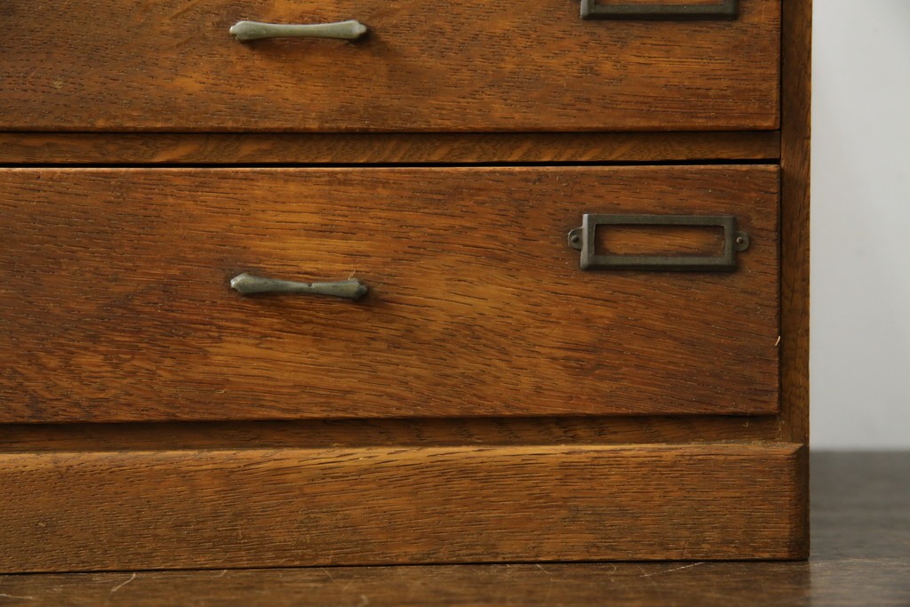 和製アンティーク　ナラ材　趣のある佇まいが魅力的な五段小引き出し　(R-078491)