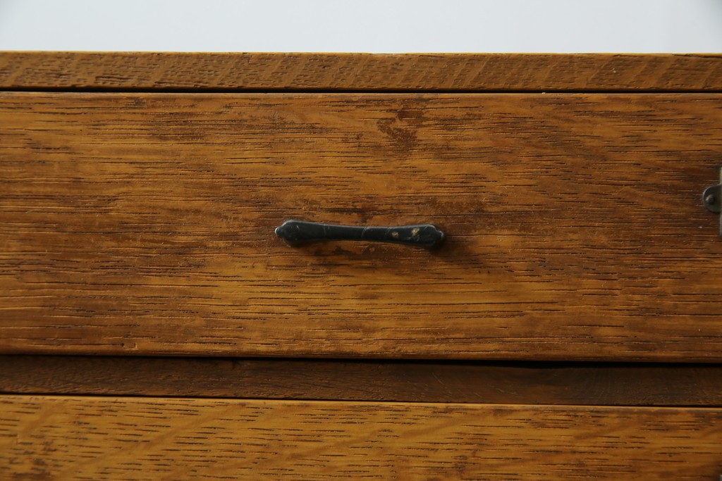 和製アンティーク　ナラ材　趣のある佇まいが魅力的な五段小引き出し　(R-078491)