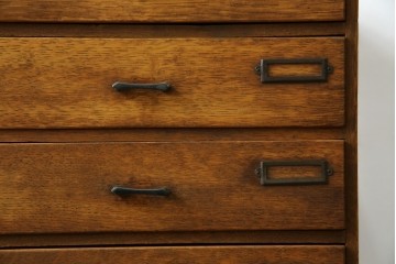 和製アンティーク　ナラ材　趣のある佇まいが魅力的な五段小引き出し　(R-078491)