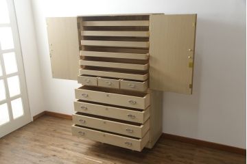 中古　伝統工芸士　永松修一作　秀鳳刻　上品な雰囲気漂う金具が魅力的な加茂総桐箪笥(並厚、総桐たんす、着物箪笥、衣装箪笥、和タンス、引き出し、バラ売り可能)(R-078492)