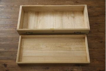 中古　伝統工芸士　永松修一作　秀鳳刻　上品な雰囲気漂う金具が魅力的な加茂総桐箪笥(並厚、総桐たんす、着物箪笥、衣装箪笥、和タンス、引き出し、バラ売り可能)(R-078492)