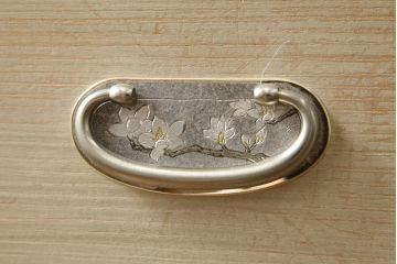 中古　伝統工芸士　永松修一作　秀鳳刻　上品な雰囲気漂う金具が魅力的な加茂総桐箪笥(並厚、総桐たんす、着物箪笥、衣装箪笥、和タンス、引き出し、バラ売り可能)(R-078492)