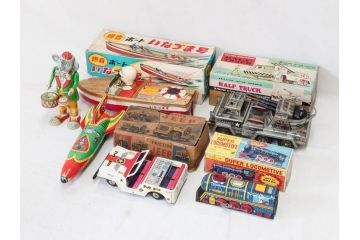 爆音ボート いなづま号　ハーフトラック(HALF TRUCK)　機関車(SUPER LOCOMOTIVE)　ジープ(FRICTION JEEP)　ゾウノタイコタタキ　ロケット(M.P.-1ROCKET)　ブリキのおもちゃ6点セット(乗り物、船、車、列車、ゼンマイ、フィギュア、人形、玩具、外箱付き、日本製)(R-078505)