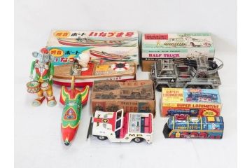 爆音ボート いなづま号　ハーフトラック(HALF TRUCK)　機関車(SUPER LOCOMOTIVE)　ジープ(FRICTION JEEP)　ゾウノタイコタタキ　ロケット(M.P.-1ROCKET)　ブリキのおもちゃ6点セット(乗り物、船、車、列車、ゼンマイ、フィギュア、人形、玩具、外箱付き、日本製)(R-078505)