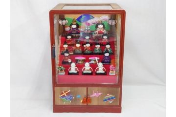 ビンテージ　木目込み人形　十五人揃　細部まで職人のこだわりを感じる可愛らしい五段雛飾り(ヴィンテージ、三越、雛人形、ひな人形、雛壇、段飾、置物、ケース付、外箱付き)(R-078507)