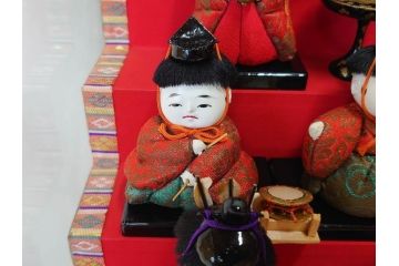 ビンテージ　木目込み人形　十五人揃　細部まで職人のこだわりを感じる可愛らしい五段雛飾り(ヴィンテージ、三越、雛人形、ひな人形、雛壇、段飾、置物、ケース付、外箱付き)(R-078507)