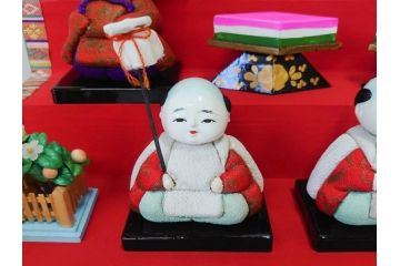 ビンテージ　木目込み人形　十五人揃　細部まで職人のこだわりを感じる可愛らしい五段雛飾り(ヴィンテージ、三越、雛人形、ひな人形、雛壇、段飾、置物、ケース付、外箱付き)(R-078507)