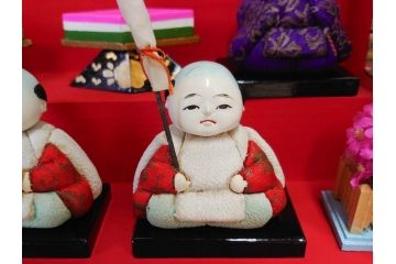 ビンテージ　木目込み人形　十五人揃　細部まで職人のこだわりを感じる可愛らしい五段雛飾り(ヴィンテージ、三越、雛人形、ひな人形、雛壇、段飾、置物、ケース付、外箱付き)(R-078507)