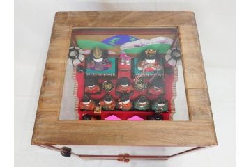 ビンテージ　木目込み人形　十五人揃　細部まで職人のこだわりを感じる可愛らしい五段雛飾り(ヴィンテージ、三越、雛人形、ひな人形、雛壇、段飾、置物、ケース付、外箱付き)(R-078507)