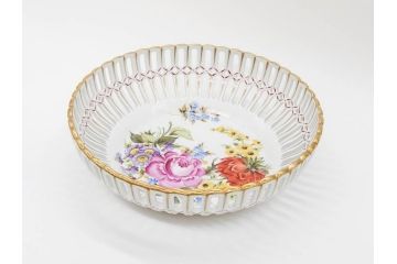 ドイツ　Von Schierholz( フォン・シアーホルツ)　透かしの縁と鮮やかな花柄が上品なボウル(花、フラワー、金彩、レース、フリル、旧東ドイツ、透かし皿、変形皿、手描き、磁器、深皿、洋食器)(R-078513)