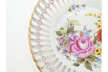 ドイツ　Von Schierholz( フォン・シアーホルツ)　透かしの縁と鮮やかな花柄が上品なボウル(花、フラワー、金彩、レース、フリル、旧東ドイツ、透かし皿、変形皿、手描き、磁器、深皿、洋食器)(R-078513)