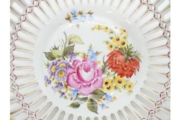 ドイツ　Von Schierholz( フォン・シアーホルツ)　透かしの縁と鮮やかな花柄が上品なボウル(花、フラワー、金彩、レース、フリル、旧東ドイツ、透かし皿、変形皿、手描き、磁器、深皿、洋食器)(R-078513)