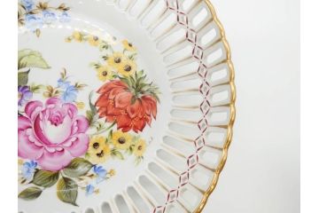ドイツ　Von Schierholz( フォン・シアーホルツ)　透かしの縁と鮮やかな花柄が上品なボウル(花、フラワー、金彩、レース、フリル、旧東ドイツ、透かし皿、変形皿、手描き、磁器、深皿、洋食器)(R-078513)