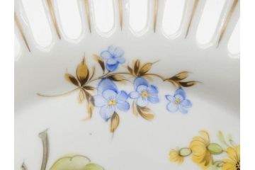 ドイツ　Von Schierholz( フォン・シアーホルツ)　透かしの縁と鮮やかな花柄が上品なボウル(花、フラワー、金彩、レース、フリル、旧東ドイツ、透かし皿、変形皿、手描き、磁器、深皿、洋食器)(R-078513)