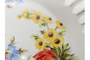 ドイツ　Von Schierholz( フォン・シアーホルツ)　透かしの縁と鮮やかな花柄が上品なボウル(花、フラワー、金彩、レース、フリル、旧東ドイツ、透かし皿、変形皿、手描き、磁器、深皿、洋食器)(R-078513)