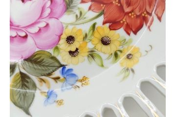 ドイツ　Von Schierholz( フォン・シアーホルツ)　透かしの縁と鮮やかな花柄が上品なボウル(花、フラワー、金彩、レース、フリル、旧東ドイツ、透かし皿、変形皿、手描き、磁器、深皿、洋食器)(R-078513)