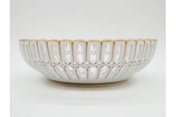 ドイツ　Von Schierholz( フォン・シアーホルツ)　透かしの縁と鮮やかな花柄が上品なボウル(花、フラワー、金彩、レース、フリル、旧東ドイツ、透かし皿、変形皿、手描き、磁器、深皿、洋食器)(R-078513)