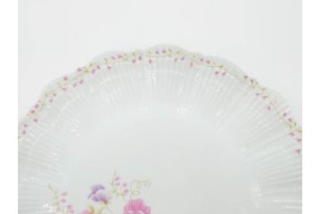 ビンテージ　フランス　LIMOGES　リモージュ　GIRAUD(ジロー)　淡い色彩で描かれた花のデザインが可愛らしいプレート2枚セット(ヴィンテージ、貝皿、シェル、中皿、大皿、変形皿、磁器、洋食器)(R-078515)