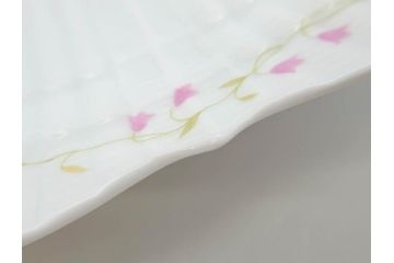 ビンテージ　フランス　LIMOGES　リモージュ　GIRAUD(ジロー)　淡い色彩で描かれた花のデザインが可愛らしいプレート2枚セット(ヴィンテージ、貝皿、シェル、中皿、大皿、変形皿、磁器、洋食器)(R-078515)