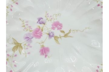 ビンテージ　フランス　LIMOGES　リモージュ　GIRAUD(ジロー)　淡い色彩で描かれた花のデザインが可愛らしいプレート2枚セット(ヴィンテージ、貝皿、シェル、中皿、大皿、変形皿、磁器、洋食器)(R-078515)