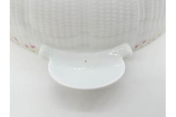 ビンテージ　フランス　LIMOGES　リモージュ　GIRAUD(ジロー)　淡い色彩で描かれた花のデザインが可愛らしいスープチューリン(花柄、フラワー、ヴィンテージ、ふかひれ皿、ポット、トンキ、蓋付き、磁器、洋食器)(R-078516)