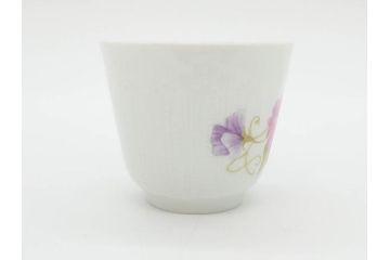 ビンテージ　フランス　LIMOGES　リモージュ　GIRAUD(ジロー)　淡い色彩で描かれた花のデザインが可愛らしいデミタスカップ&ソーサー2客・エッグカップ5客セット(ヴィンテージ、花柄、フラワー、磁器、プレート、洋食器)(R-078518)