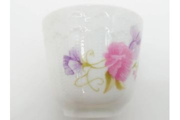 ビンテージ　フランス　LIMOGES　リモージュ　GIRAUD(ジロー)　淡い色彩で描かれた花のデザインが可愛らしいデミタスカップ&ソーサー2客・エッグカップ5客セット(ヴィンテージ、花柄、フラワー、磁器、プレート、洋食器)(R-078518)