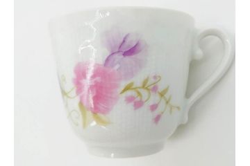 ビンテージ　フランス　LIMOGES　リモージュ　GIRAUD(ジロー)　淡い色彩で描かれた花のデザインが可愛らしいデミタスカップ&ソーサー2客・エッグカップ5客セット(ヴィンテージ、花柄、フラワー、磁器、プレート、洋食器)(R-078518)