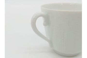 ビンテージ　フランス　LIMOGES　リモージュ　GIRAUD(ジロー)　淡い色彩で描かれた花のデザインが可愛らしいデミタスカップ&ソーサー2客・エッグカップ5客セット(ヴィンテージ、花柄、フラワー、磁器、プレート、洋食器)(R-078518)