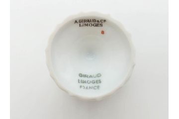 ビンテージ　フランス　LIMOGES　リモージュ　GIRAUD(ジロー)　淡い色彩で描かれた花のデザインが可愛らしいデミタスカップ&ソーサー2客・エッグカップ5客セット(ヴィンテージ、花柄、フラワー、磁器、プレート、洋食器)(R-078518)