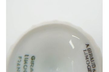 ビンテージ　フランス　LIMOGES　リモージュ　GIRAUD(ジロー)　淡い色彩で描かれた花のデザインが可愛らしいデミタスカップ&ソーサー2客・エッグカップ5客セット(ヴィンテージ、花柄、フラワー、磁器、プレート、洋食器)(R-078518)