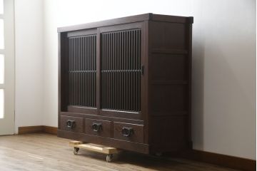 中古　美品!!　タモ材　上質な和の空間づくりにおすすめの水屋箪笥サイドボード(サイドキャビネット、収納棚、戸棚、食器棚、茶箪笥)(R-078574)