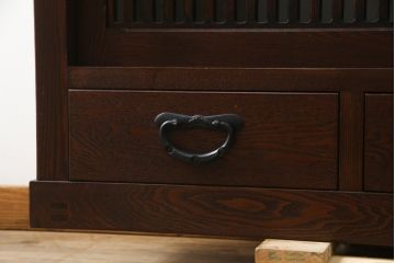 中古　美品!!　タモ材　上質な和の空間づくりにおすすめの水屋箪笥サイドボード(サイドキャビネット、収納棚、戸棚、食器棚、茶箪笥)(R-078574)