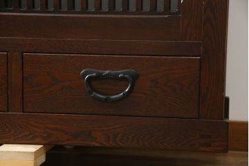 中古　美品!!　タモ材　上質な和の空間づくりにおすすめの水屋箪笥サイドボード(サイドキャビネット、収納棚、戸棚、食器棚、茶箪笥)(R-078574)