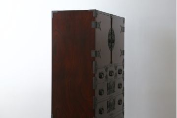 中古　美品　欅産業　漆塗り　立派な金具と品のある佇まいが美しい仙台箪笥(着物箪笥、整理箪笥、衣装箪笥、重ね箪笥、引き出し)(定価約110万円)(R-078575)