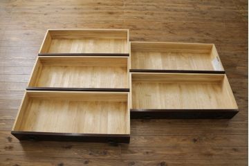 中古　美品　欅産業　漆塗り　立派な金具と品のある佇まいが美しい仙台箪笥(着物箪笥、整理箪笥、衣装箪笥、重ね箪笥、引き出し)(定価約110万円)(R-078575)