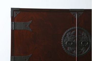 中古　美品　欅産業　漆塗り　立派な金具と品のある佇まいが美しい仙台箪笥(着物箪笥、整理箪笥、衣装箪笥、重ね箪笥、引き出し)(定価約110万円)(R-078575)