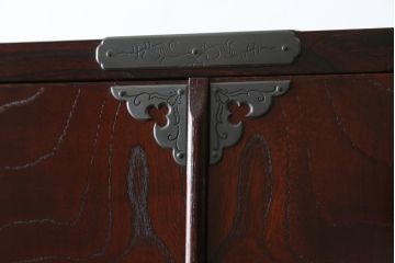 中古　美品　欅産業　漆塗り　立派な金具と品のある佇まいが美しい仙台箪笥(着物箪笥、整理箪笥、衣装箪笥、重ね箪笥、引き出し)(定価約110万円)(R-078575)