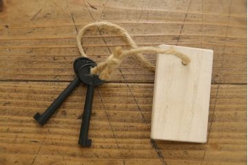中古　美品　欅産業　漆塗り　立派な金具と品のある佇まいが美しい仙台箪笥(着物箪笥、整理箪笥、衣装箪笥、重ね箪笥、引き出し)(定価約110万円)(R-078575)