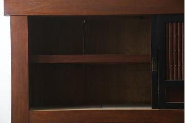 和製アンティーク　特大　八尺　前面欅(ケヤキ)材　漆塗り　凛とした佇まいが目を惹く近江水屋箪笥(収納棚、戸棚、食器棚、キャビネット)(R-078577)