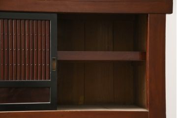 和製アンティーク　特大　八尺　前面欅(ケヤキ)材　漆塗り　凛とした佇まいが目を惹く近江水屋箪笥(収納棚、戸棚、食器棚、キャビネット)(R-078577)