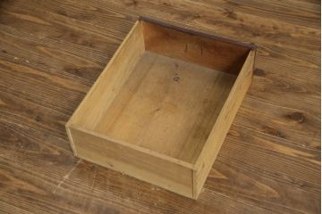 和製アンティーク　特大　八尺　前面欅(ケヤキ)材　漆塗り　凛とした佇まいが目を惹く近江水屋箪笥(収納棚、戸棚、食器棚、キャビネット)(R-078577)