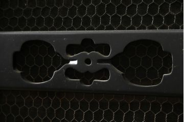 和製アンティーク　特大　八尺　前面欅(ケヤキ)材　漆塗り　凛とした佇まいが目を惹く近江水屋箪笥(収納棚、戸棚、食器棚、キャビネット)(R-078577)
